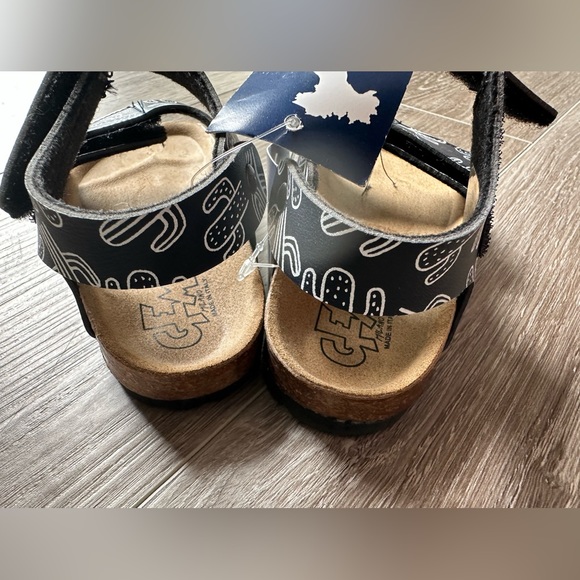 New toddler sandals, size 7 - Picture 3 of 5